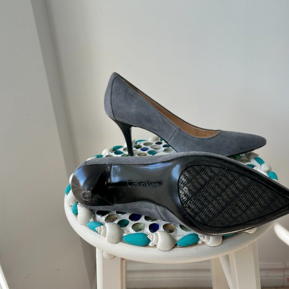 Calvin Klein Gray- Smokey 7.5 - Picture 2 of 2